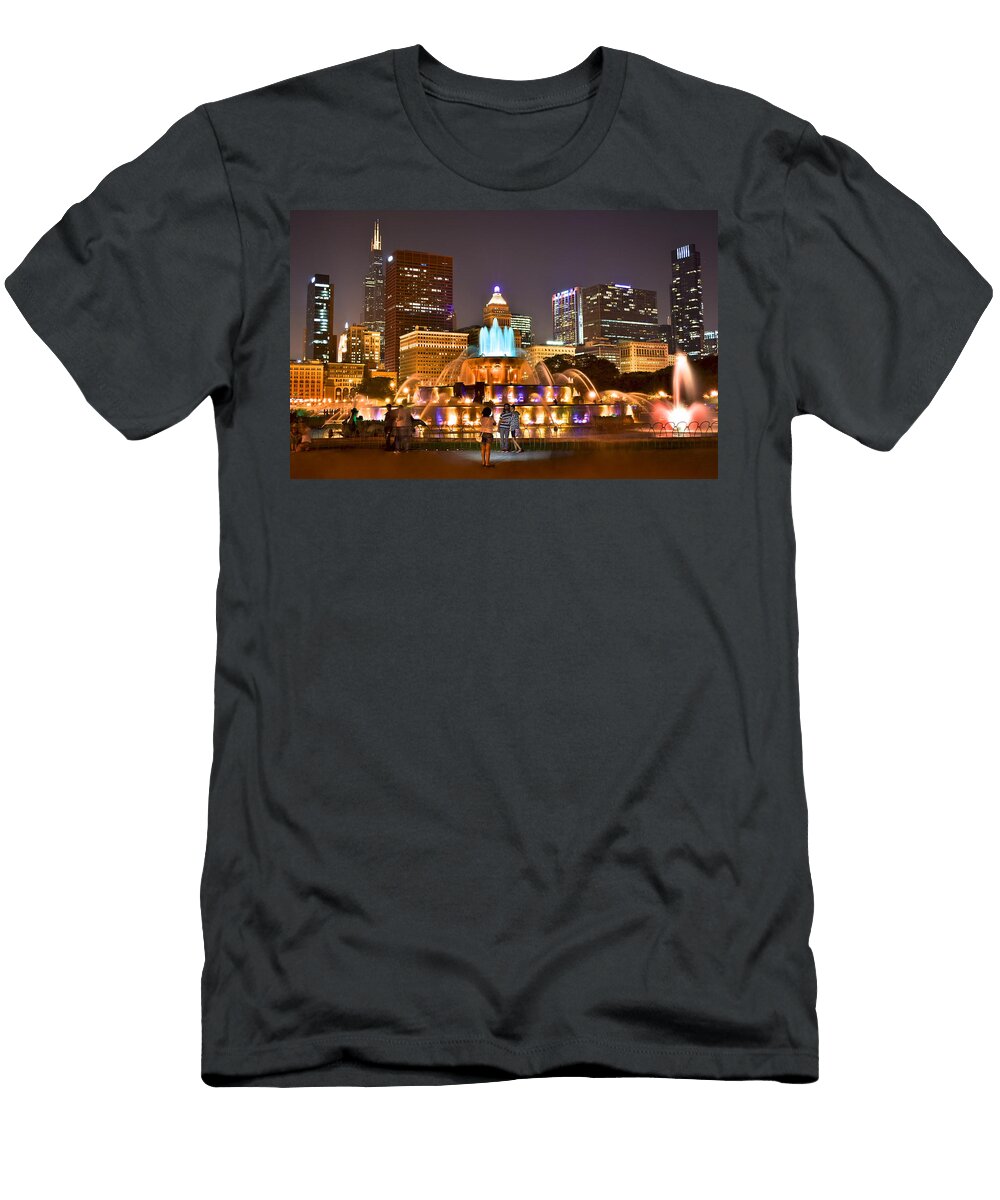 1 Buckingham Fountain Frozen in Time Fine Art Photography T-Shirt