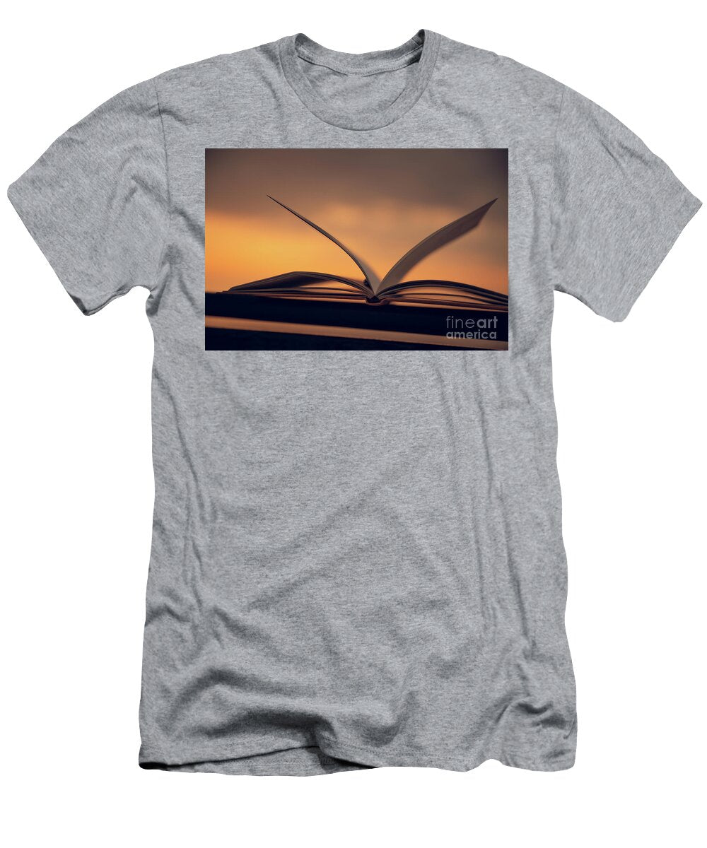 1 Cozy Evening with a Book Anna Om T-Shirt