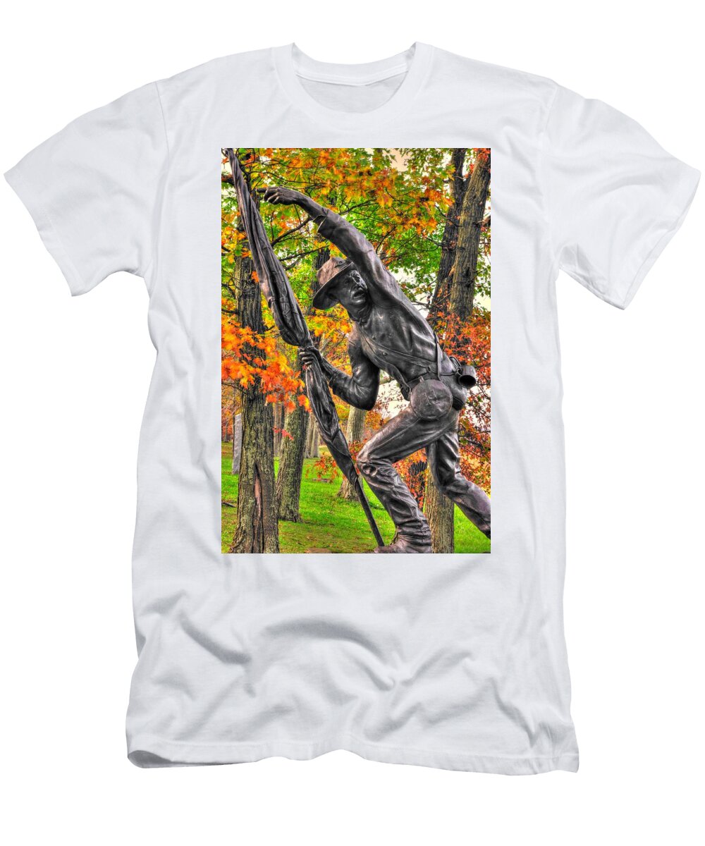 1 Mississippi At Gettysburg 11th Ms Infantry Regiment Mc Millan Woods Start of Picketts Charge Michael Mazaika T-Shirt