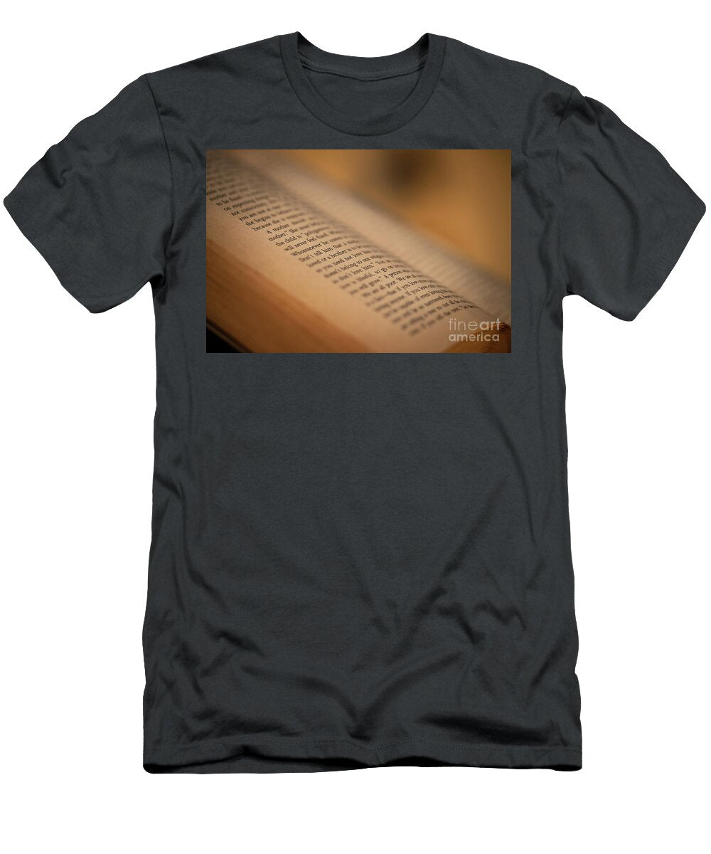 1 Reading Book At Home Anna Om T-Shirt