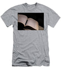 1 Reading Book At Night Anna Om T-Shirt