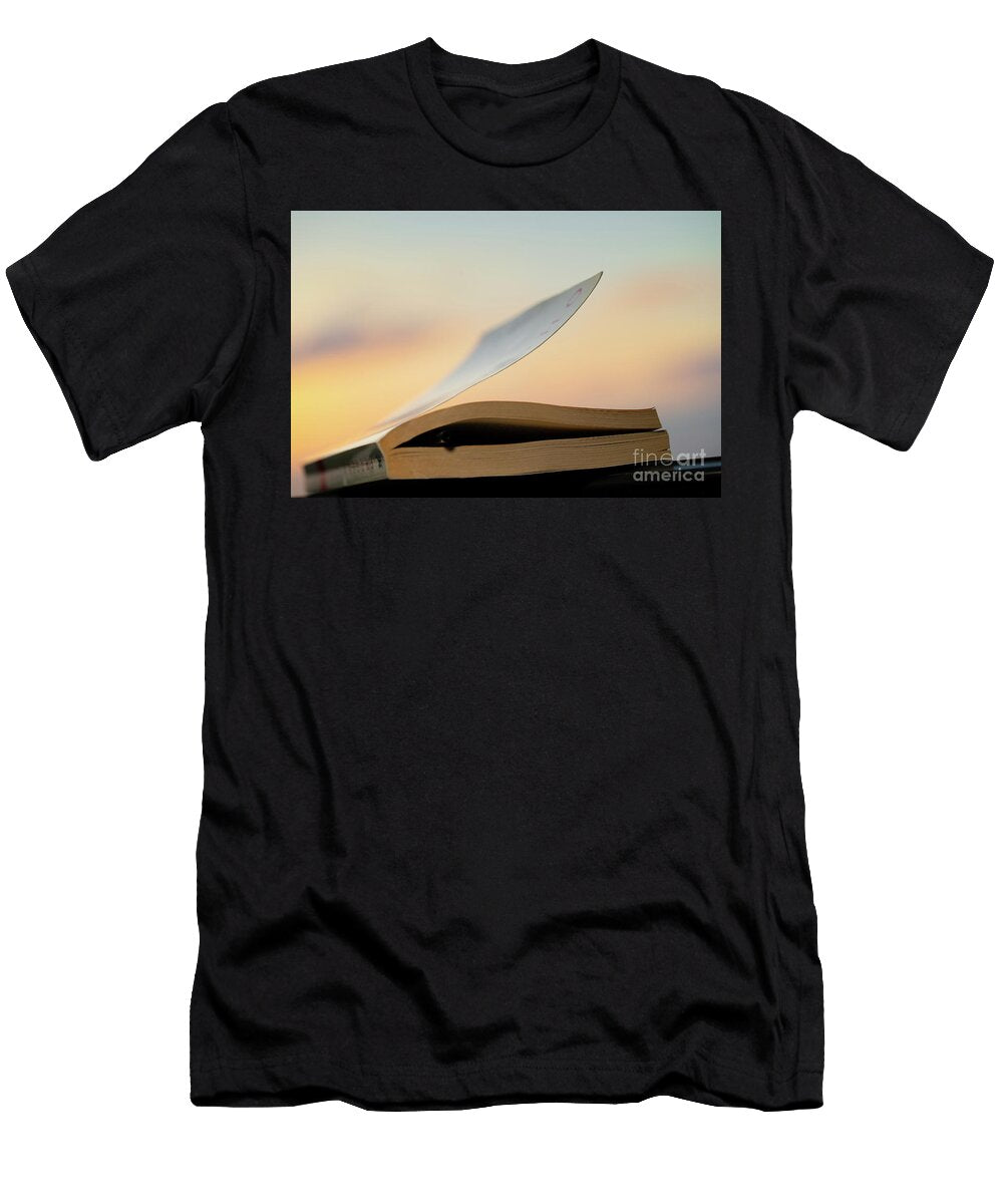 1 Reading Book Outdoors Anna Om T-Shirt