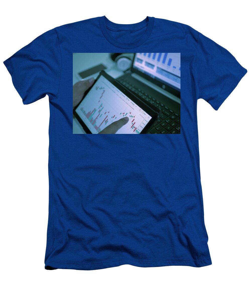 4 Business People Working with Stock Trading Forex on Mobile and L Boonmachai Mingkhwun T-Shirt