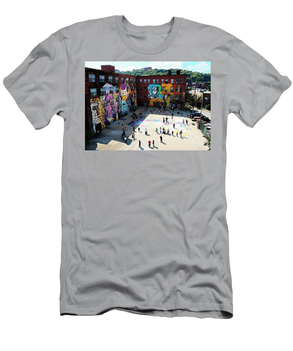 Aerial View of the Pittsburgh Filmmakers School During C Vibrant Mural in Urban Setting Pollard Halle T-Shirt