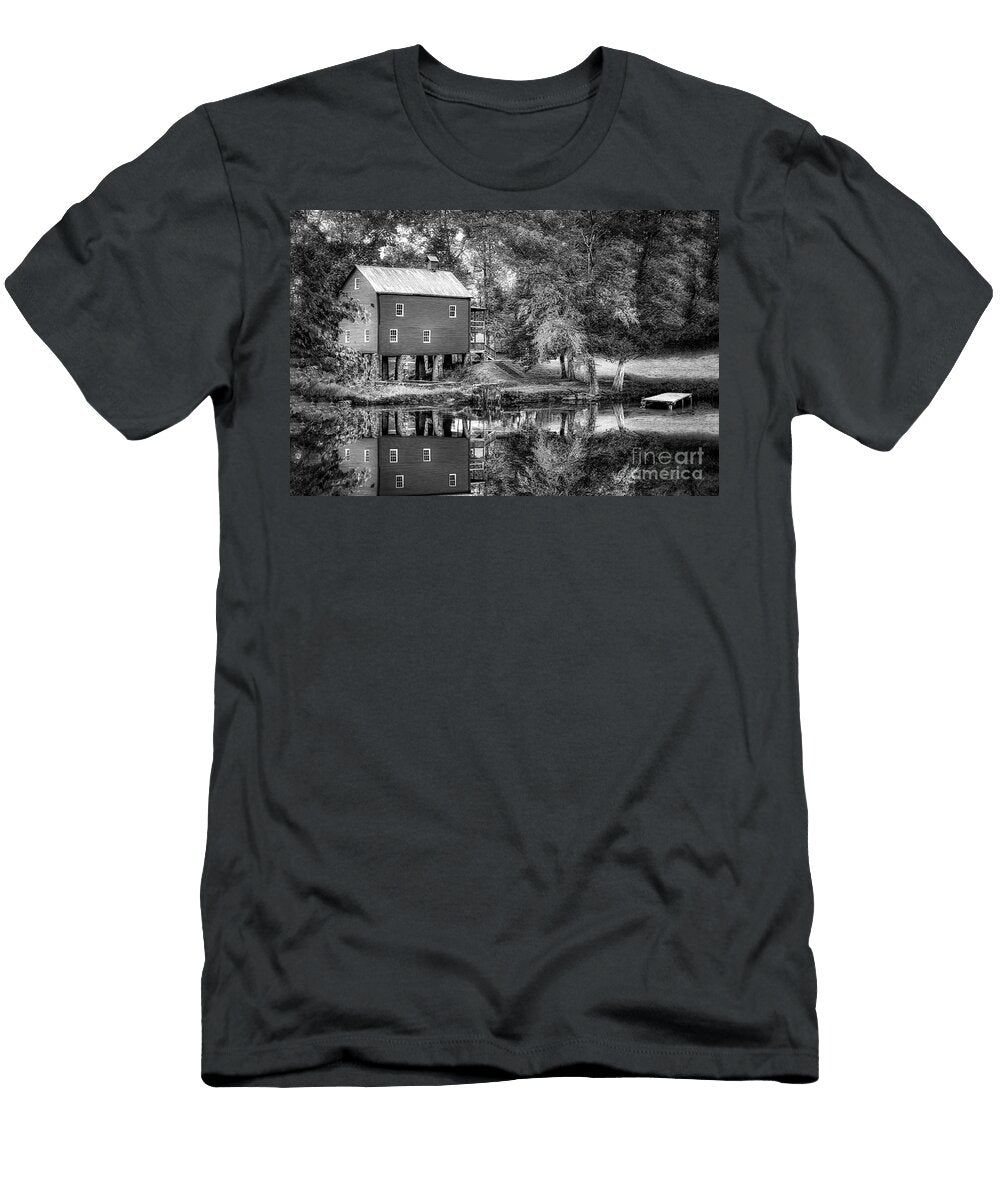 Alvin C York Grist Mill At Pall Mall Tennessee in Black and Whi Shelia Hunt T-Shirt