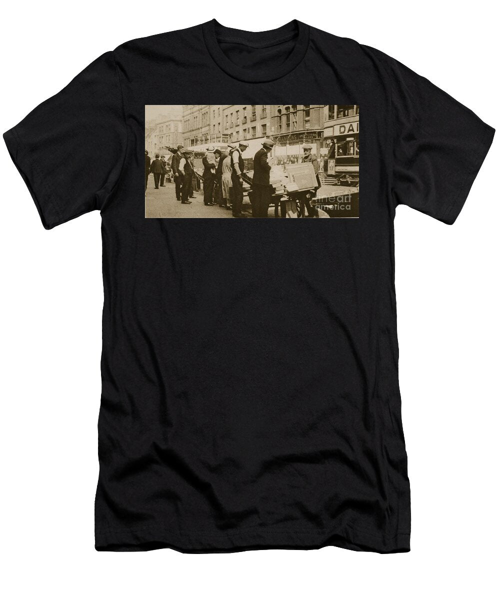An Open Air Bookmarket Shoreditch English Photographer T-Shirt