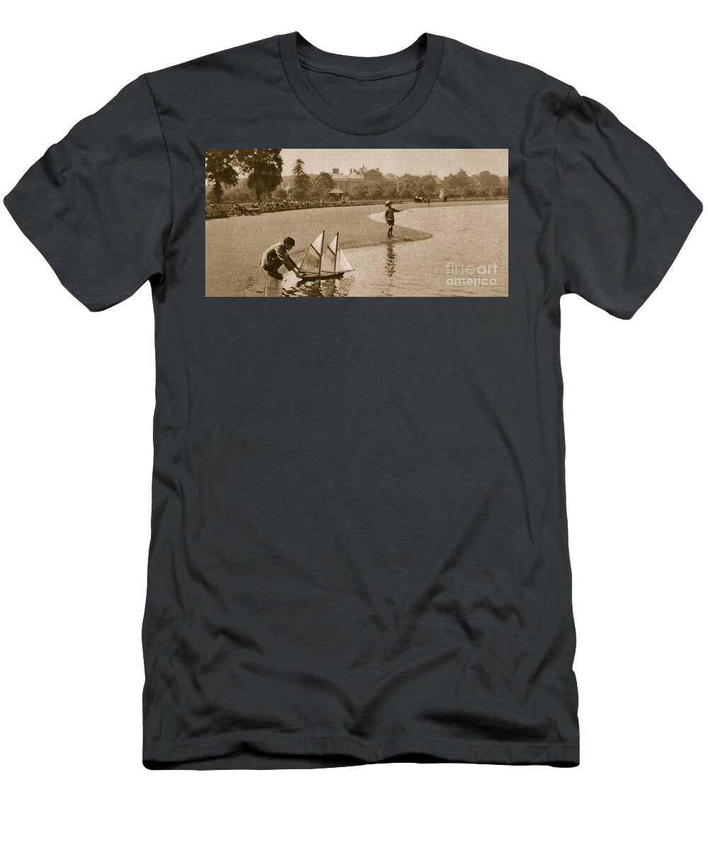 Children Racing Model Boats on the Round Pond Kensington Gardens 1926 English Photographer T-Shirt
