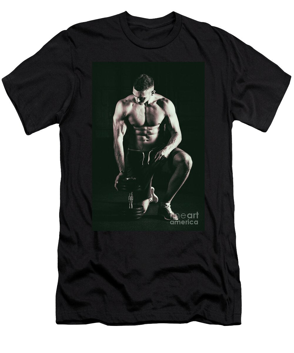 Close Up of Muscular Manool Young Bodybuilder in Gym Bouquet of Arts T-Shirt