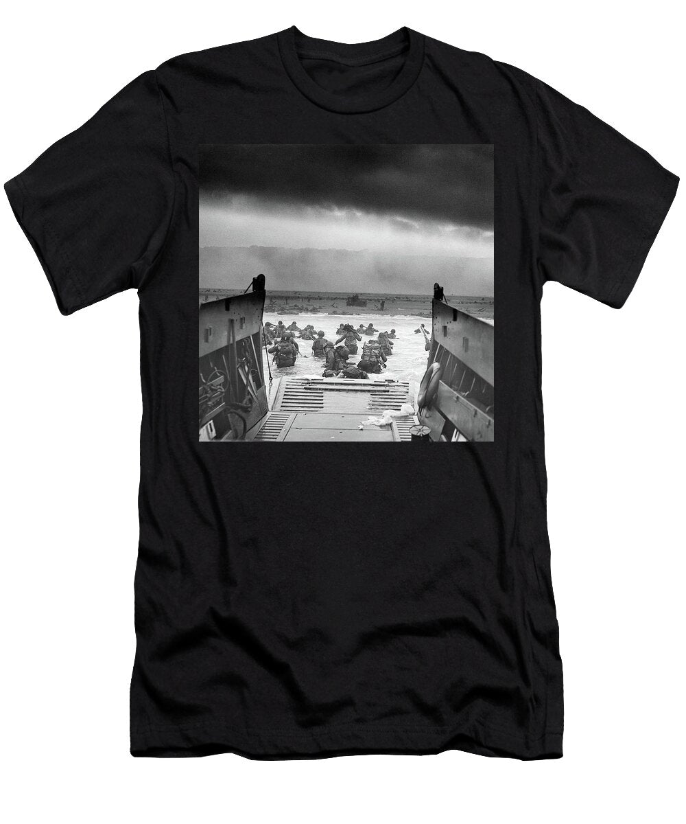 D Day Wwii Into the Jaws of Death the Normandy Landings Tom Hill T-Shirt