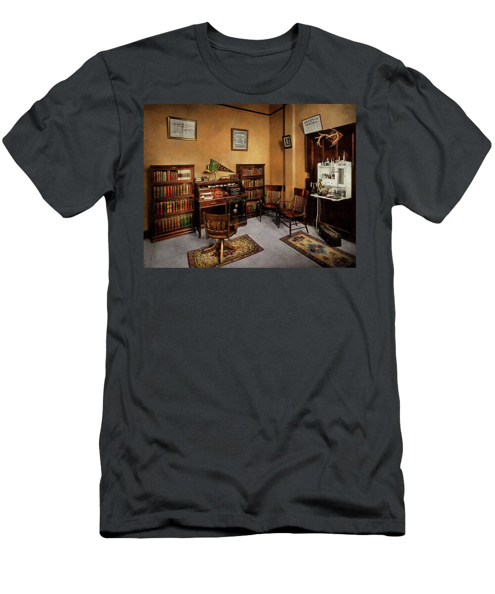 Doctor the Office of Dr Bomar 1917 Mike Savad T-Shirt