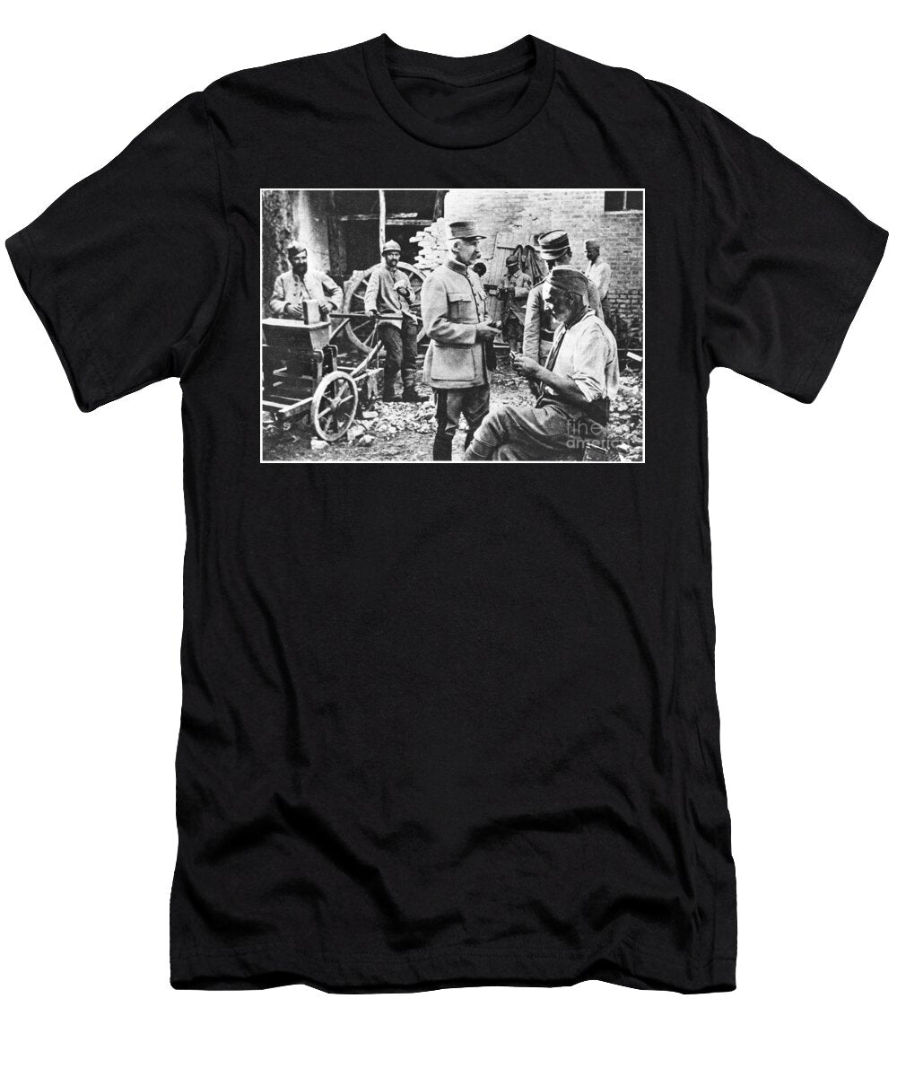 Marshal Philippe Petain Conversing with a Soldier From Le Miroir 1917 Photo French Photographer T-Shirt
