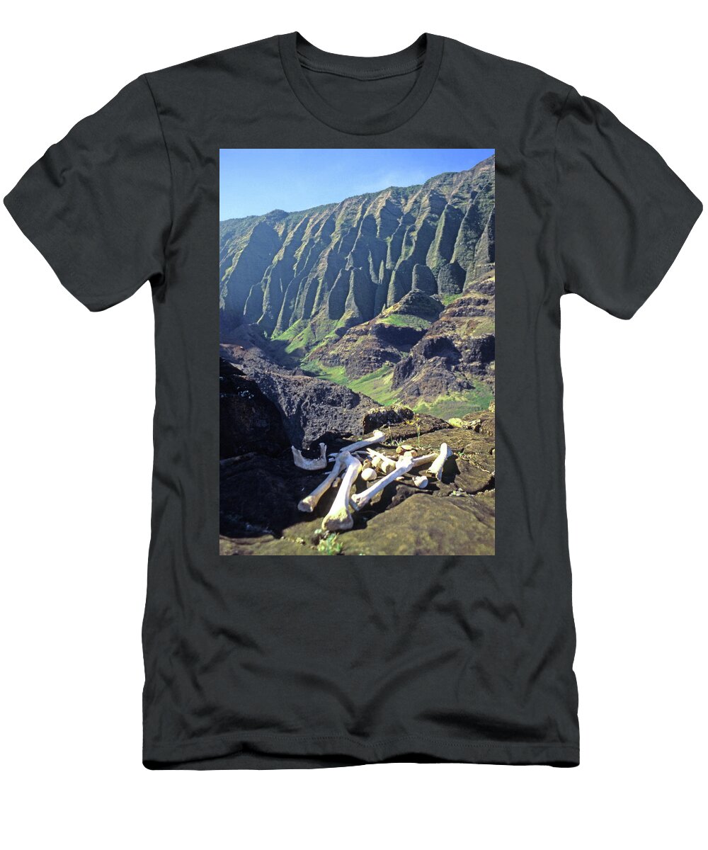 Mmm 119 Sacred Hawaiian Chieftans Resting Place Honopu Arch Ed Cooper Photography T-Shirt
