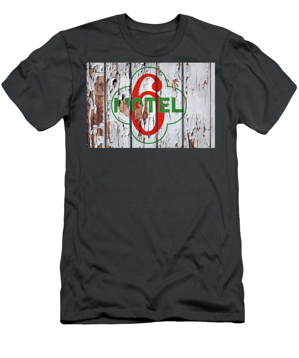 Motel 6 Vintage Logo on Peeling Paint Wood Wall Design Turnpike T-Shirt
