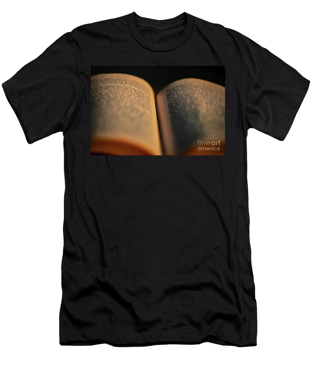 Night Reading Time Anna Om T-Shirt