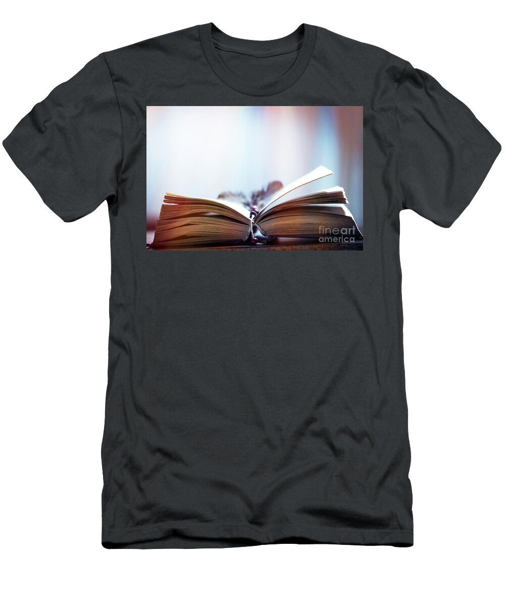 Old Book Anna Om T-Shirt