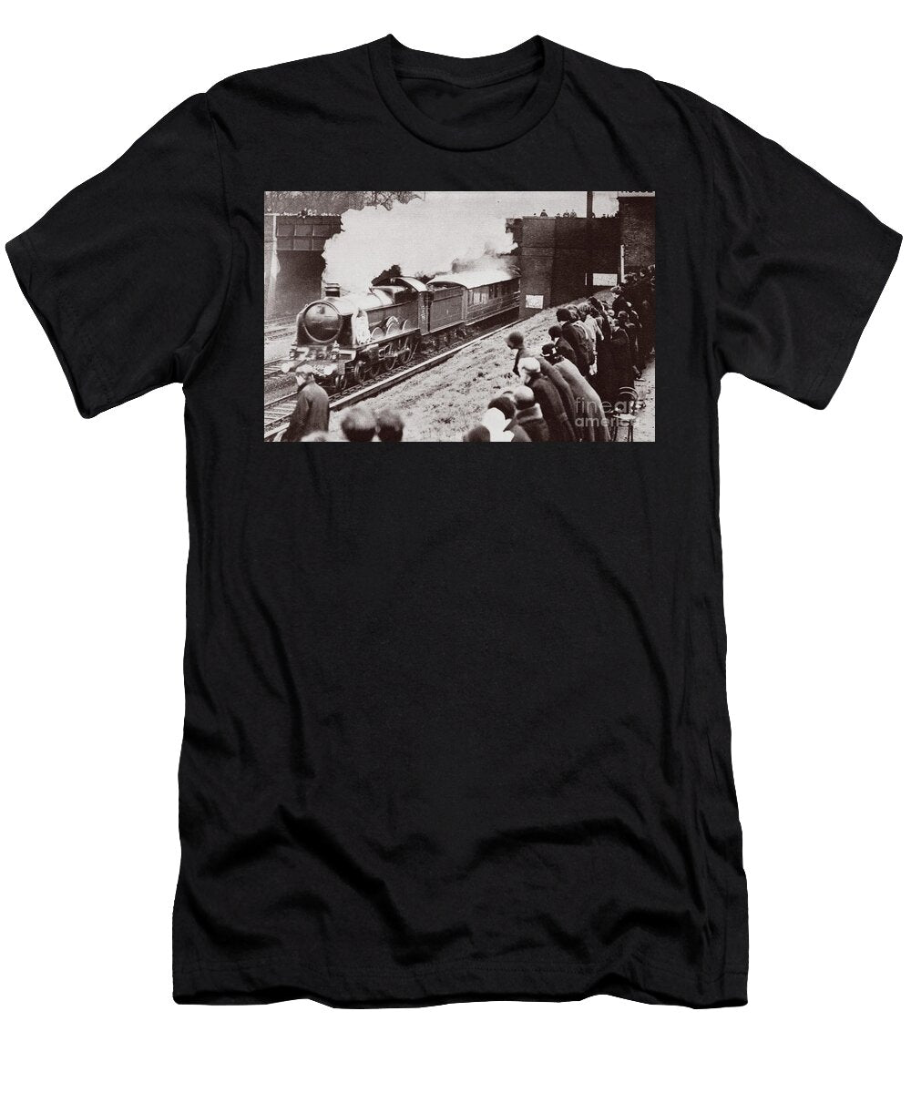 On the Way to Windsor George Vs Body on the Way to His Final Resting Place At Windsor 1936 English Photographer T-Shirt