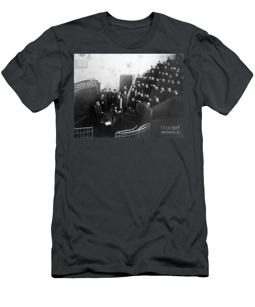 Pavlov in Lecture Theater 1904 Wellcome Images T-Shirt