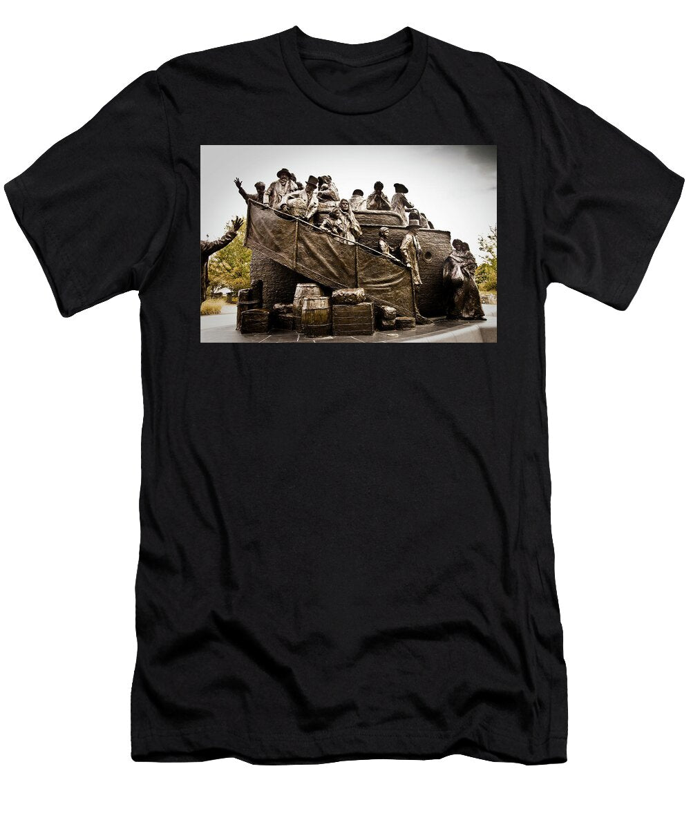 Pennsylvania Philadelphia Penns Landing Irish Memorial Anna Serrano T-Shirt