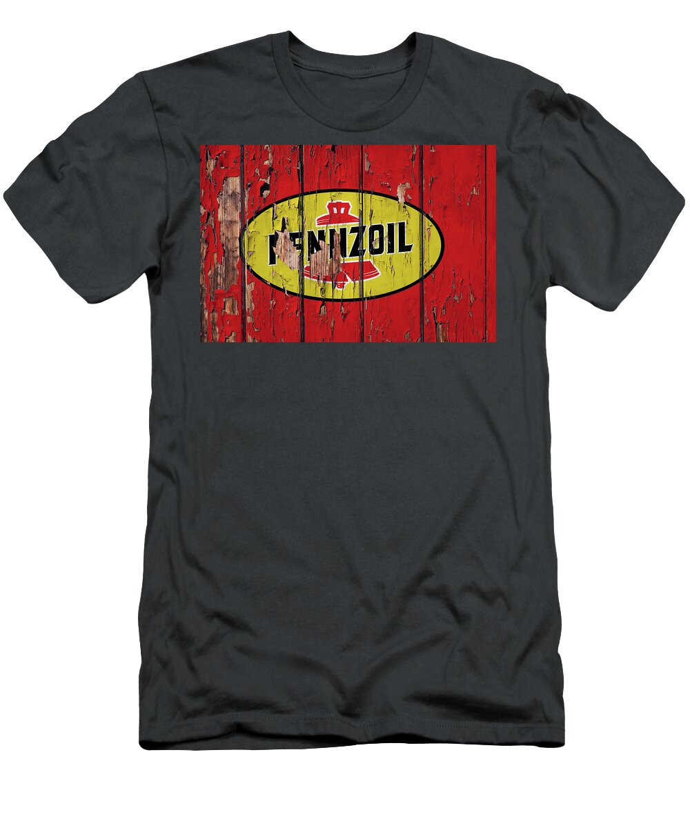 Pennzoil Vintage Logo on Peeling Paint Wood Wall Design Turnpike T-Shirt