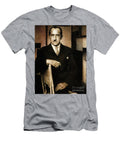Piet Mondrian Artist By Mary Bassett Mary Bassett T-Shirt