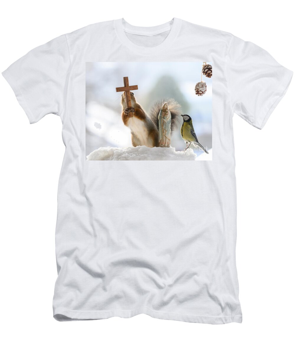 Red Squirrel Is Holding a Cross with a Maria Statue and Great Ti Geert Weggen T-Shirt
