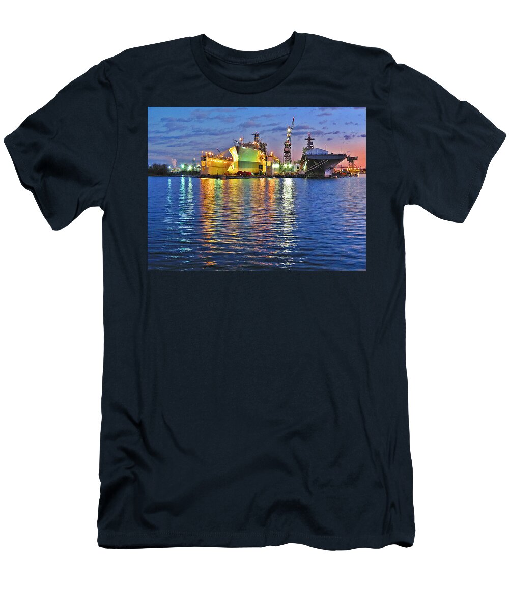 Ship Repair At Sunset De Ann Troen T-Shirt