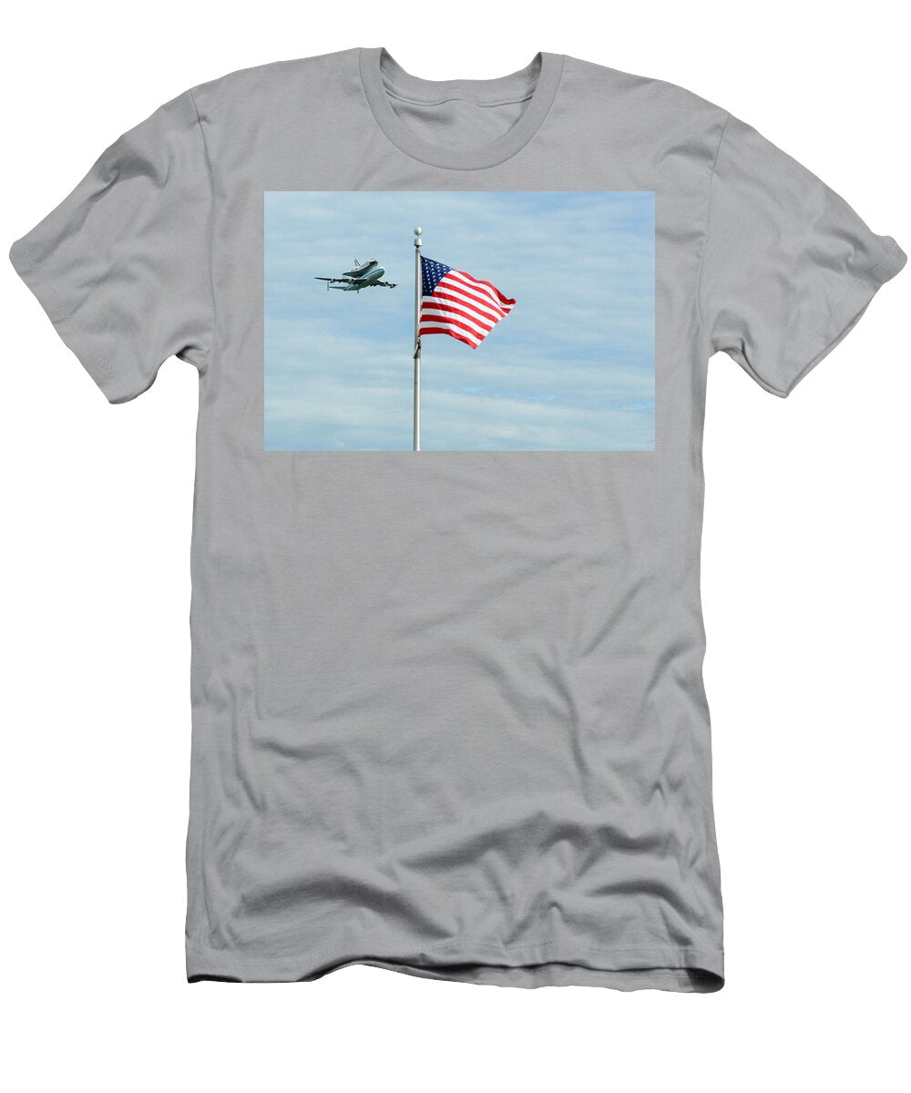 Space Shuttle on Final Flight Mountain Dreams T-Shirt