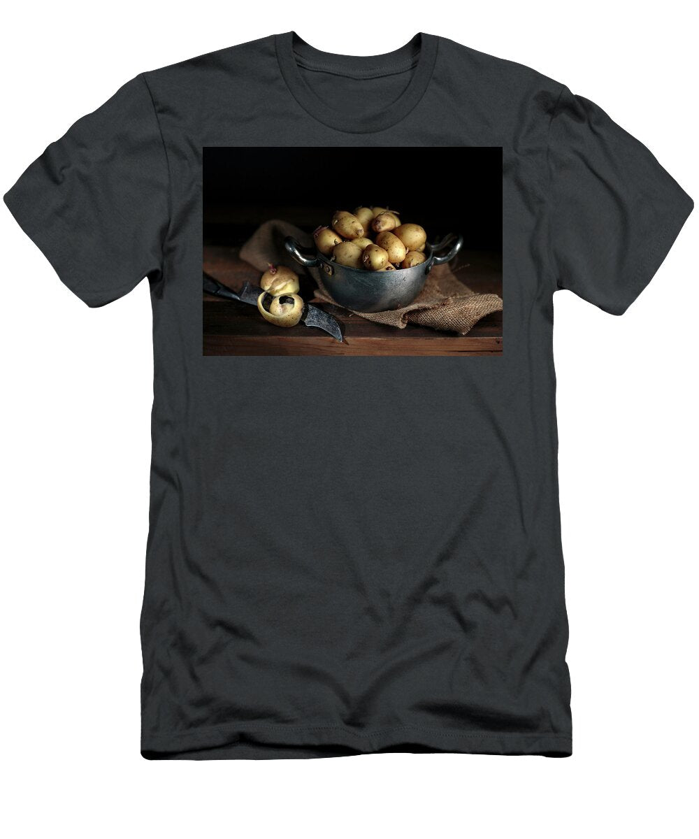 Still Life with Potatoes Nailia Schwarz T-Shirt