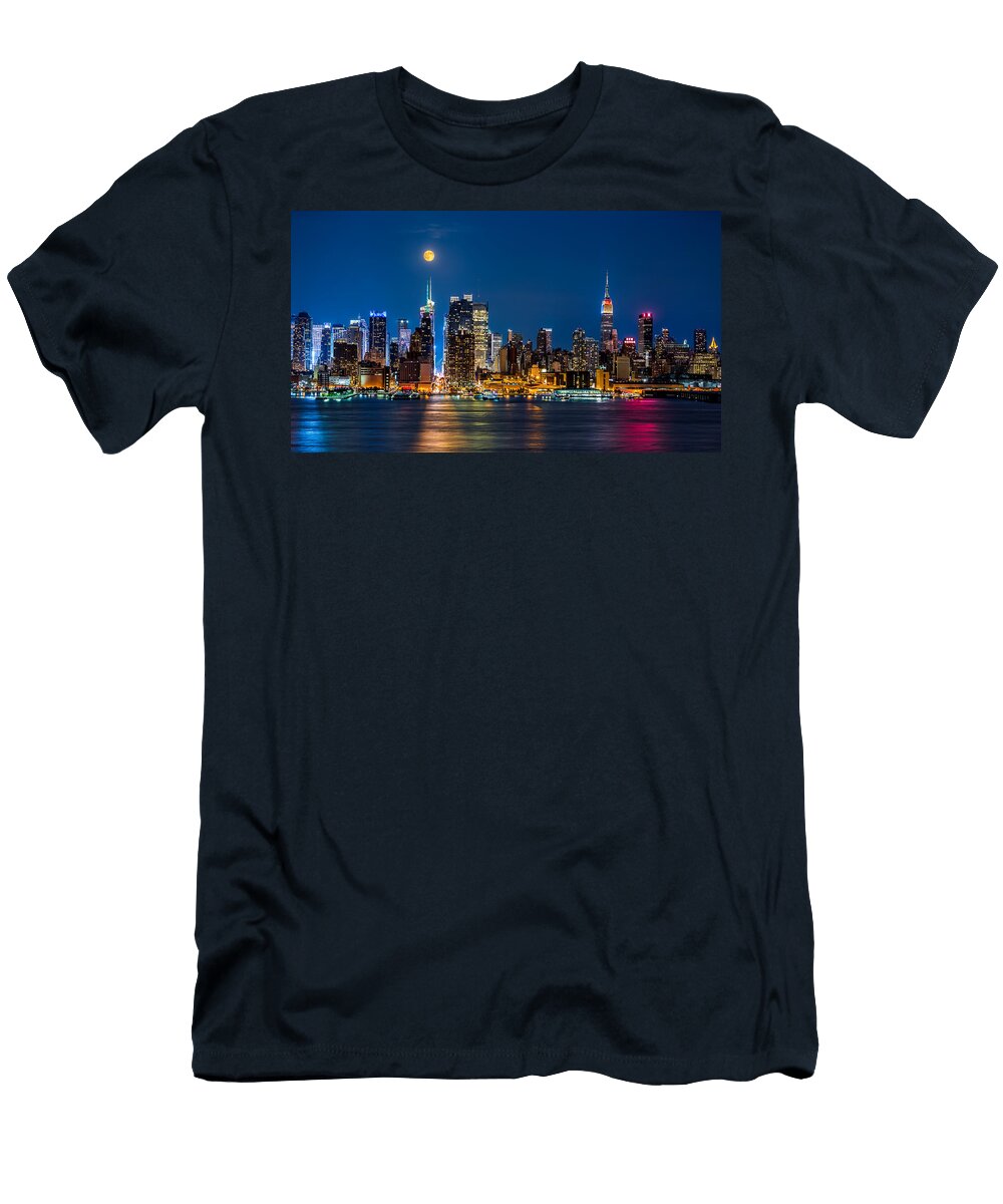Super Moon Rise Above Manhattan Mihai Andritoiu T-Shirt