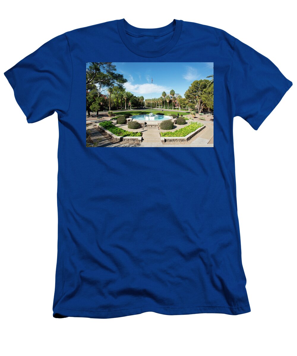 The Fountain Outside the Front of the Old Main Building Facing W Chris Smith T-Shirt